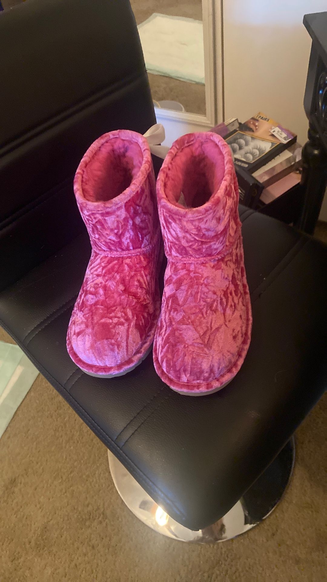 Girls Uggs Rasberry Velvet size 6