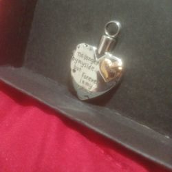 "Mom" Silver Pendant 