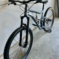 29” Giant Stance Large Mountain Bike