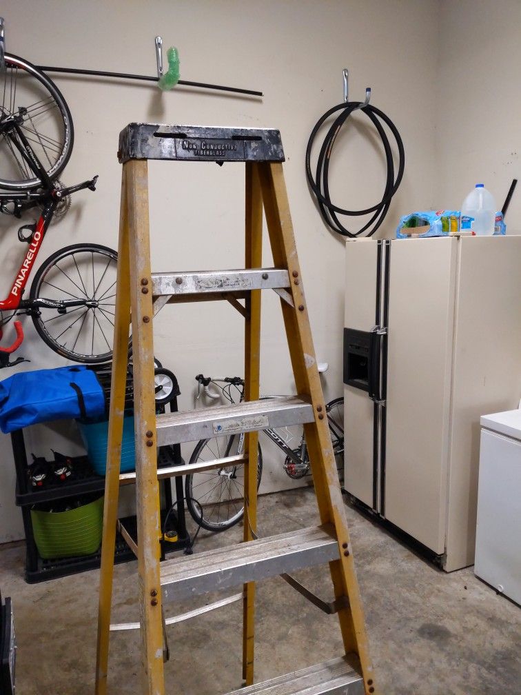 Ladder 6.5 Foot --- Weekend Sale!!!