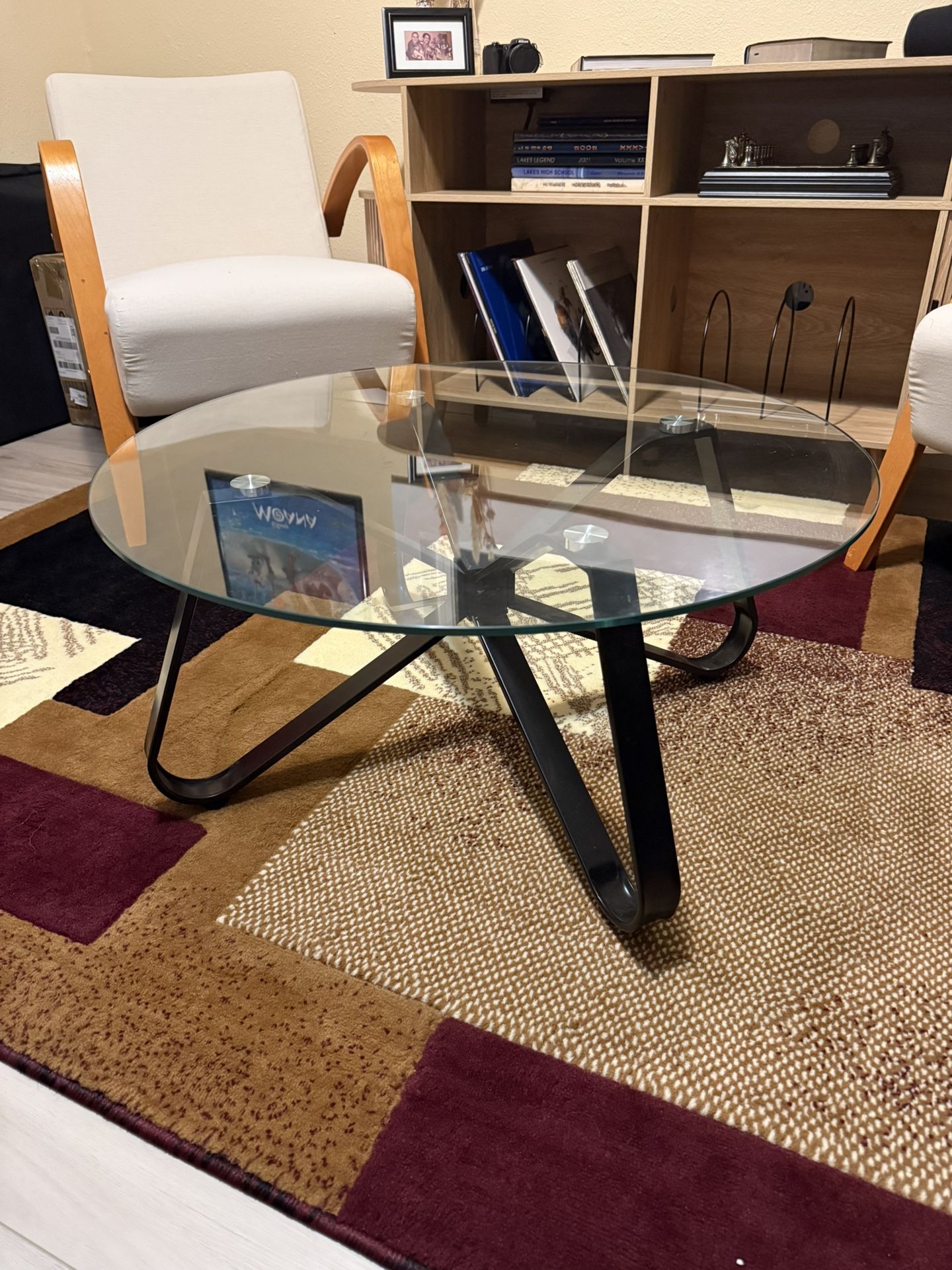 Modern Glass Coffee Table – Excellent Condition