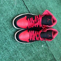 Jordan 1 Red Black