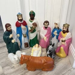 Vintage 11 Piece Nativity Blow Mold Set Christmas Small Some Missing Lights