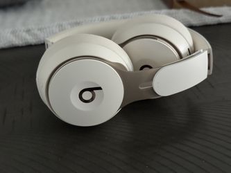 Beats Solo Pros In Beige 