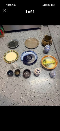 Various ceramic kitchen pieces