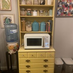 Ethan Allen Vintage Style Yellow Kitchen Hutch Cabinet Storage Shelves Shelf