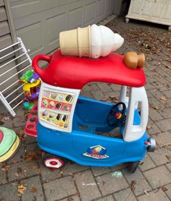Little Tikes Ice Cream Truck Ride-On Toy