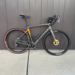 Selling my 2018 Specialized Diverge Expert gravel bike, size 58cm.