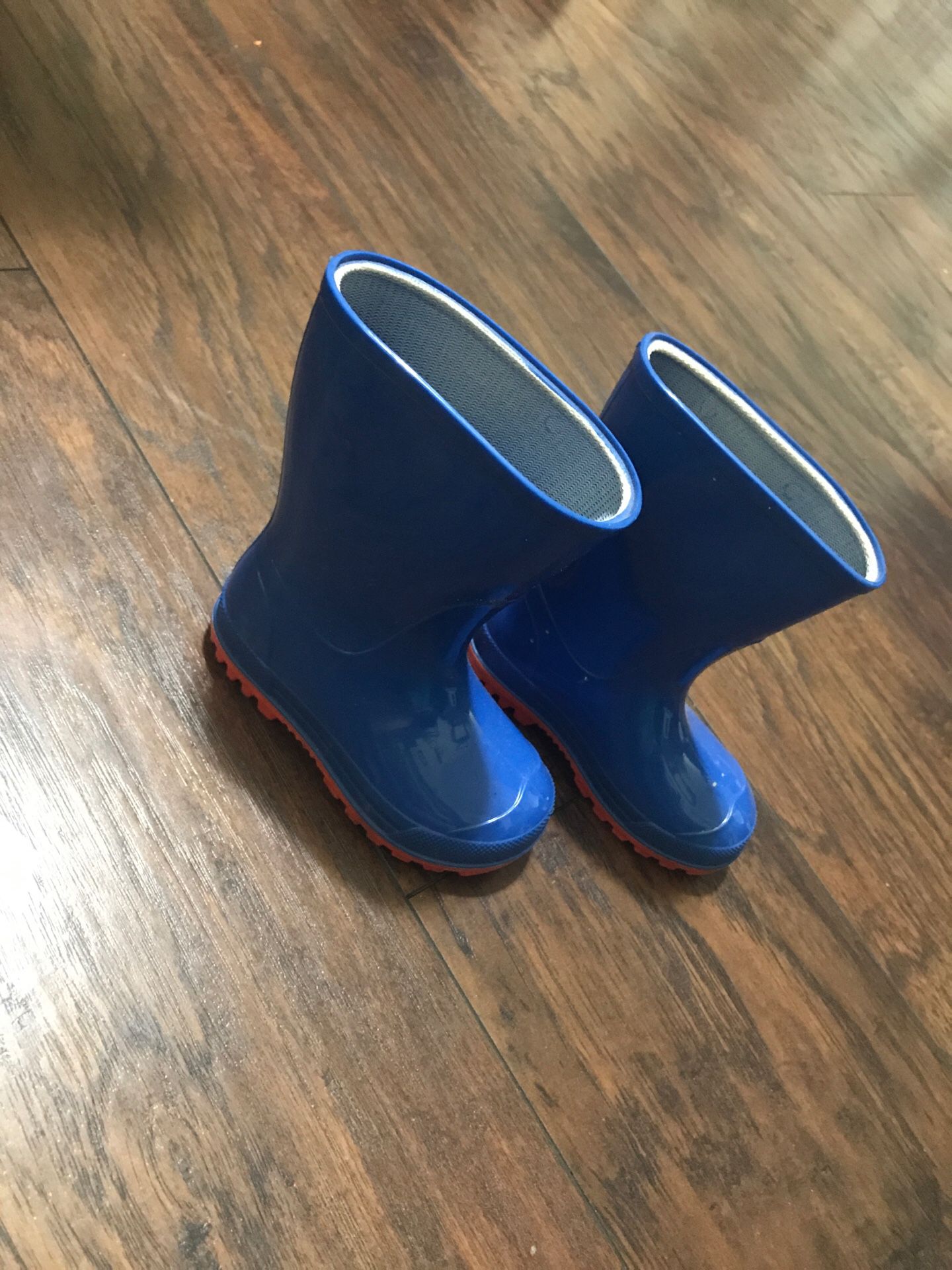 Rain bb boots size 5/6