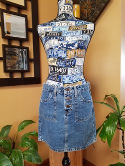 MOSSIMO DENIM MINISKIRT!