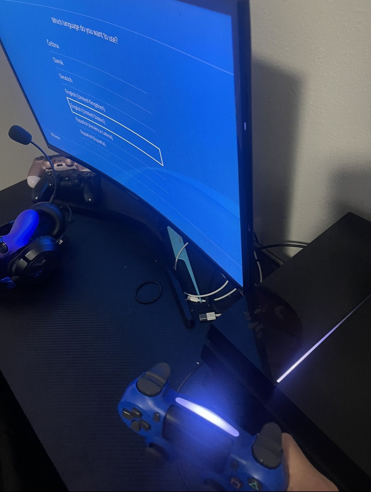 PS4 wit controller, Samsung 60hz monitor 