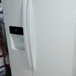 Whirlpool Refrigerator Everything Good 