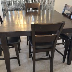 Table with 6 chairs