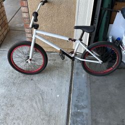 Kink Whip BMX Bike