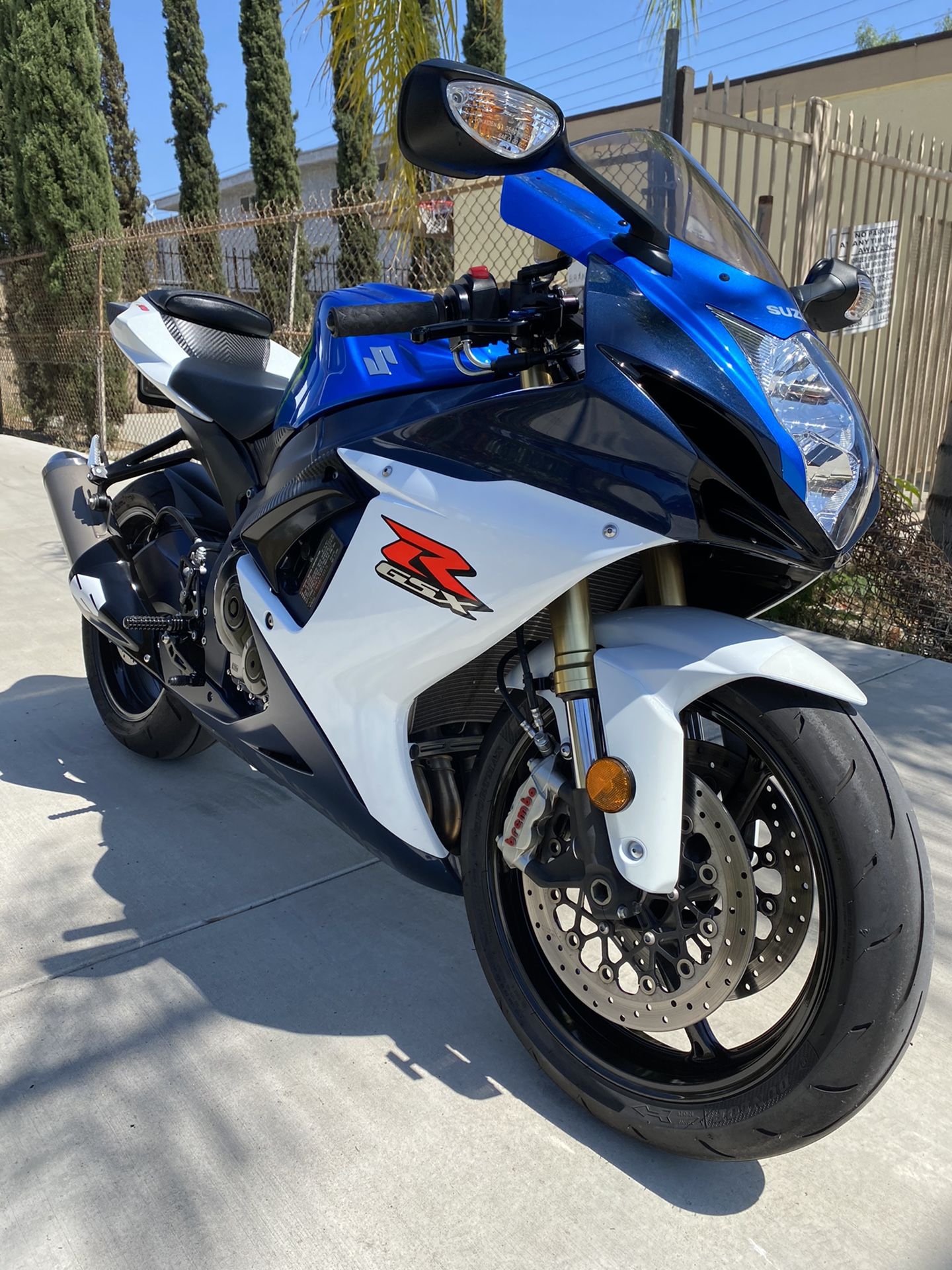 2011 SUZUKI GSXR 750 SHOWROOM CONDITION. Must see. Like a brand new bike in everyway. Low miles. 1 owner.