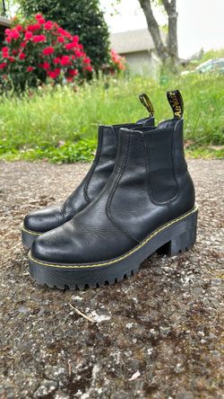 Doc martens boot women’s 9