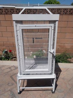 HEAVY DUTY PARROT CAGE IN EXCELLENT CONDITION SUPER CLEAN