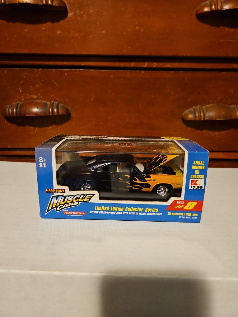 2000 TootsieToy Muscle Cars 1969 Dodge Charger R/T