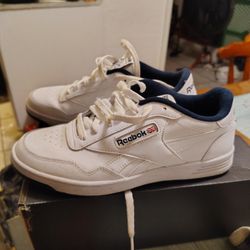 Reebok Sneakers