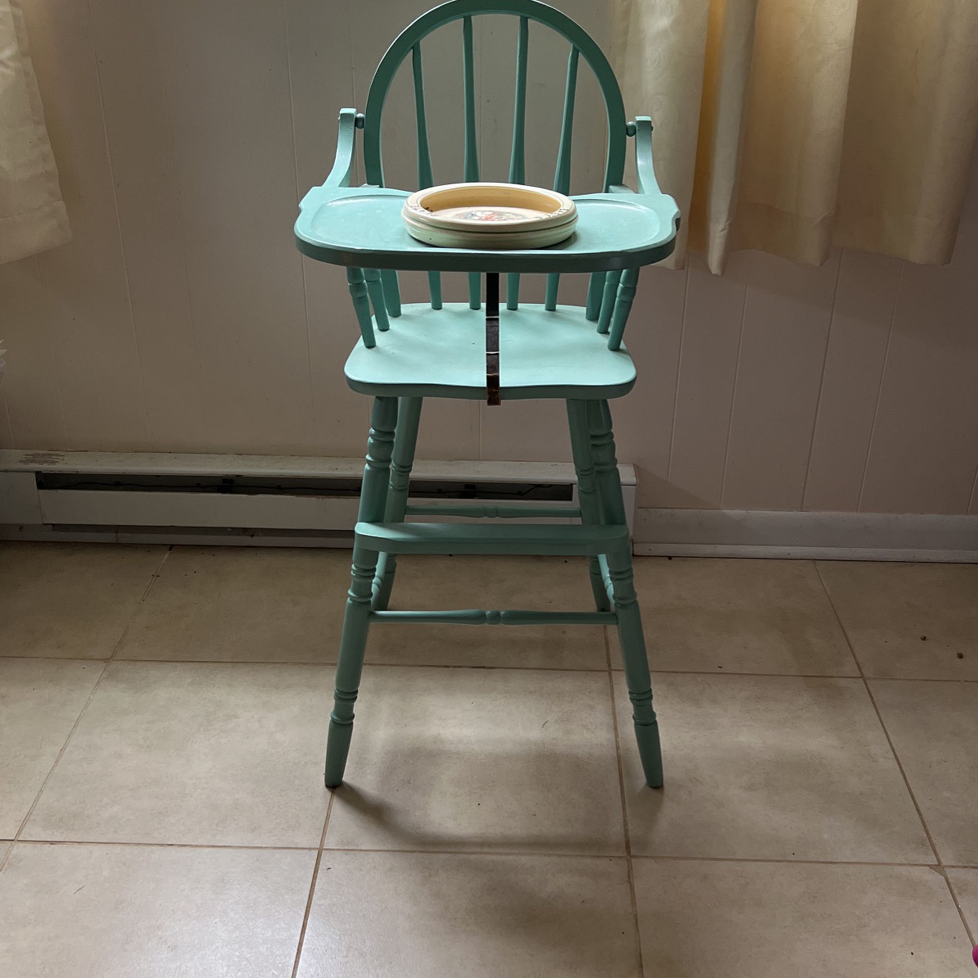 Antique Baby Chair And Plate. 