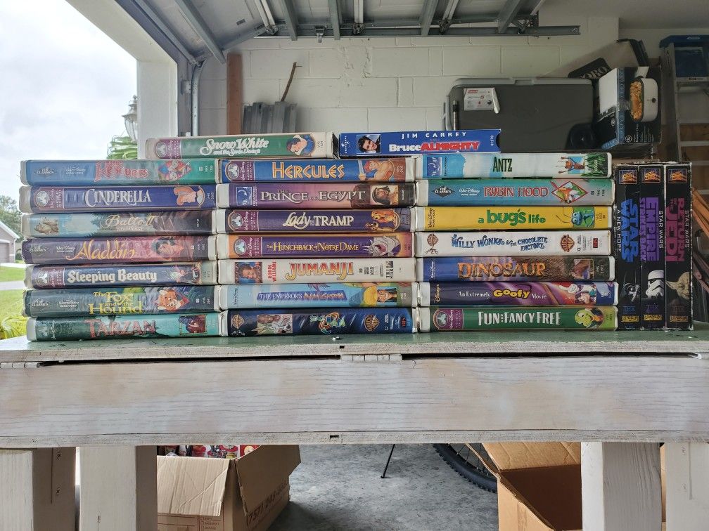 Lot of 26 VHS Movies (Mostly Disney)