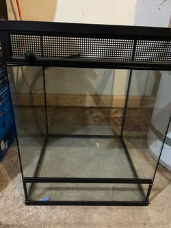 30 gallon terrarium w/items
