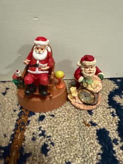 Mini Santa figurines- 2 count