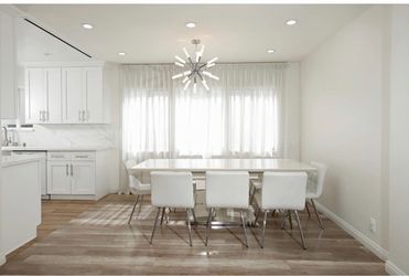 Dining room set glossy white