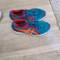 Asics Boys Shoes, Size 4