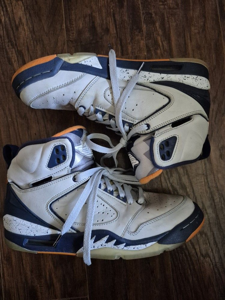 JORDAN Sixty Plus 364806-081 Size 7