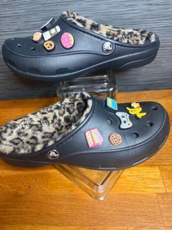 Crocs Classic Lined Clogs with Jibbitz Charms size 8
