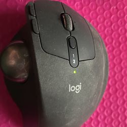 Logitech MX ERGO wireless track ball comes with charging cable but no dongle