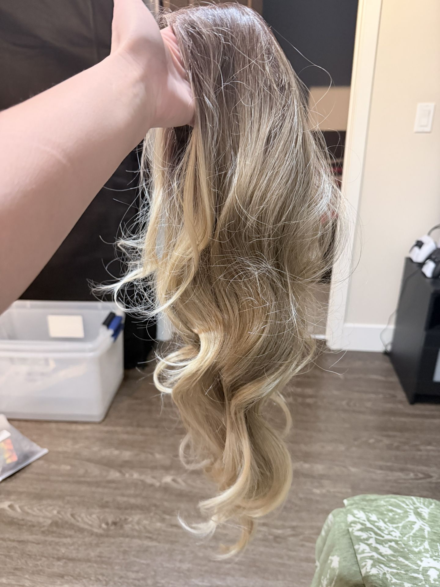Blonde Wigs Long Ombre Blonde Wavy Wig Middle Part Curly Wavy Wig for Women Natural Looking Long Blonde Wig With Dark Roots (1-Ombre Honey Blonde 22)