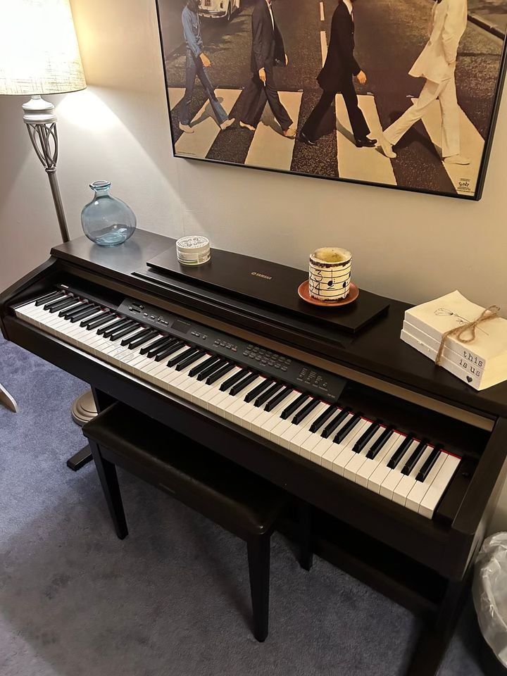 Yamaha YDP-223 Electric Piano w/ Weighted Keys + MIDI