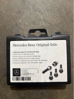Mercedes wheel locks