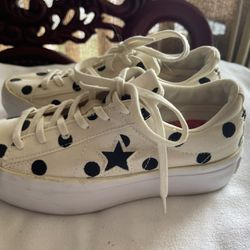 PreOwned Converse Chuck Taylor One Star Platform Women's 6