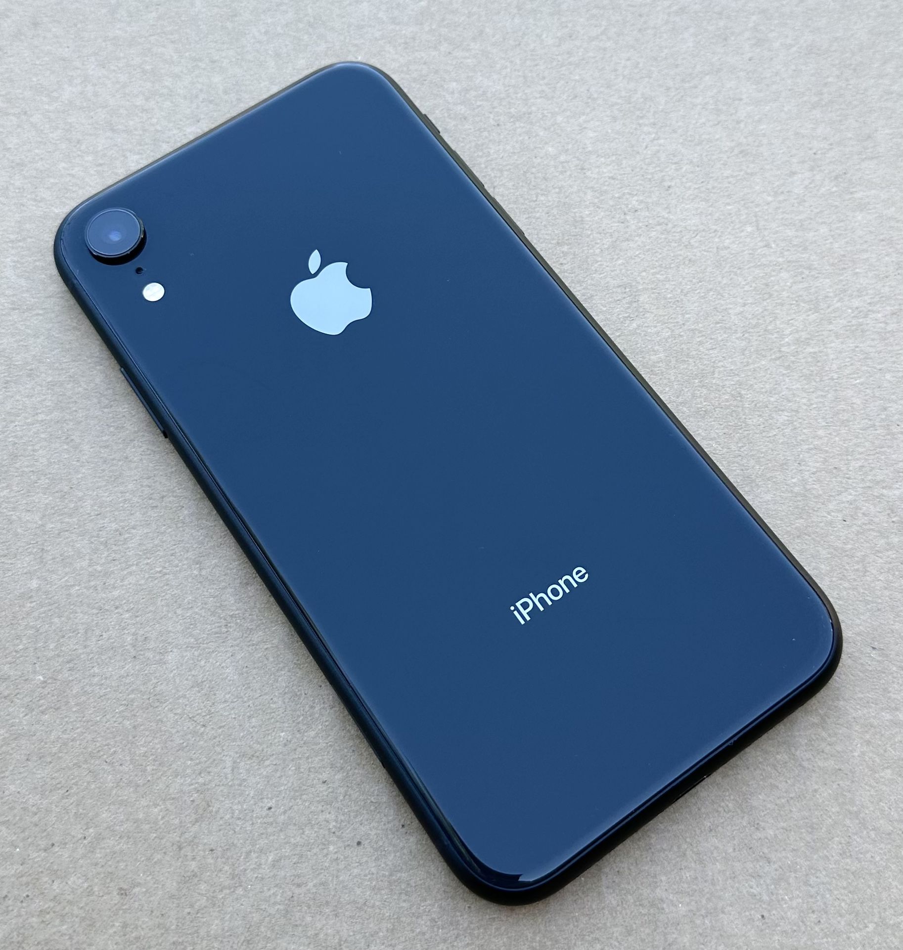 Unlocked - Apple iPhone XR (64 GB) Black - Like New Condition