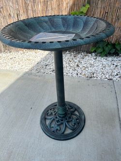 28" Height Garden Resin Vintage Freestanding Bird Bath Bowl, Green