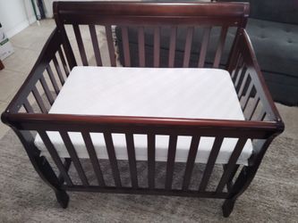Mini crib and mattress