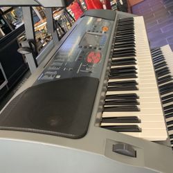 Casio WK-1200 Keyboard 74-key Multi-Function!