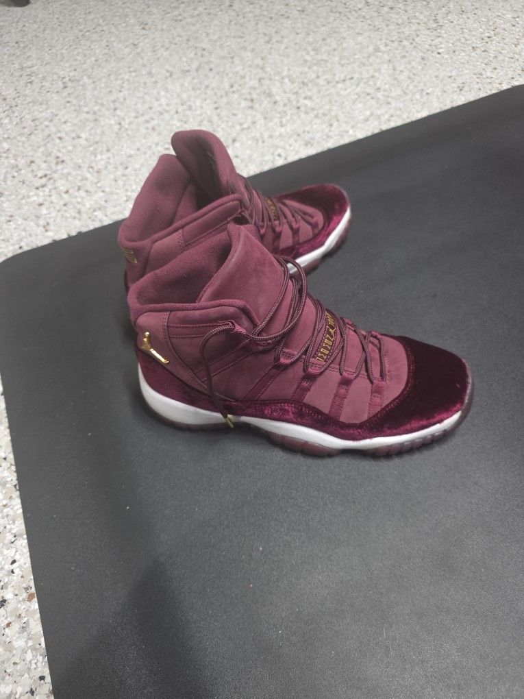 Air Jordan 11 Retro “Heiress Velvet Night Maroon” – Men Size 8.5