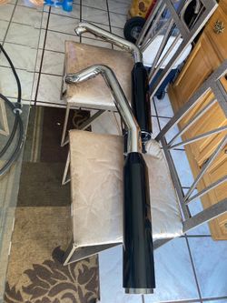 Harley Davidson exhaust pipes with extra parts clutch cable