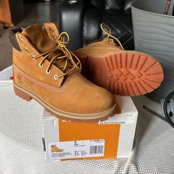 Boy Timberland  Booth