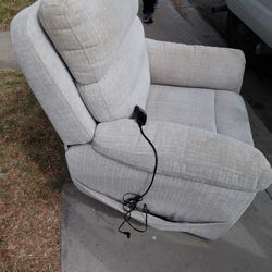 $65 Reclinable Electric Sofa , No Rips Ready To Use  Chula Vista Area 