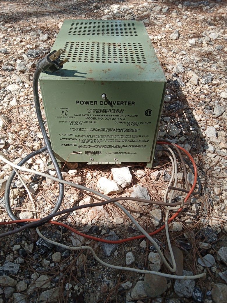 RV 30amp Power Converter & Battery Charger