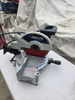 Delta miter saw