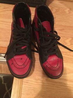 Grade school boys marvel vans size 4.5y