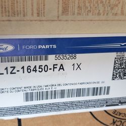 New OEM 2018 2019 Ford Expedition RH Passenger Side Step Rail Assembly