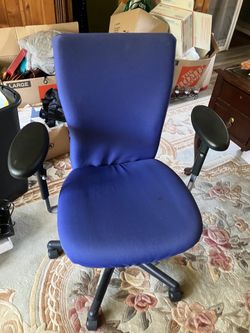 Blue Swivel / Spinning Chair for Office/Study/Desk