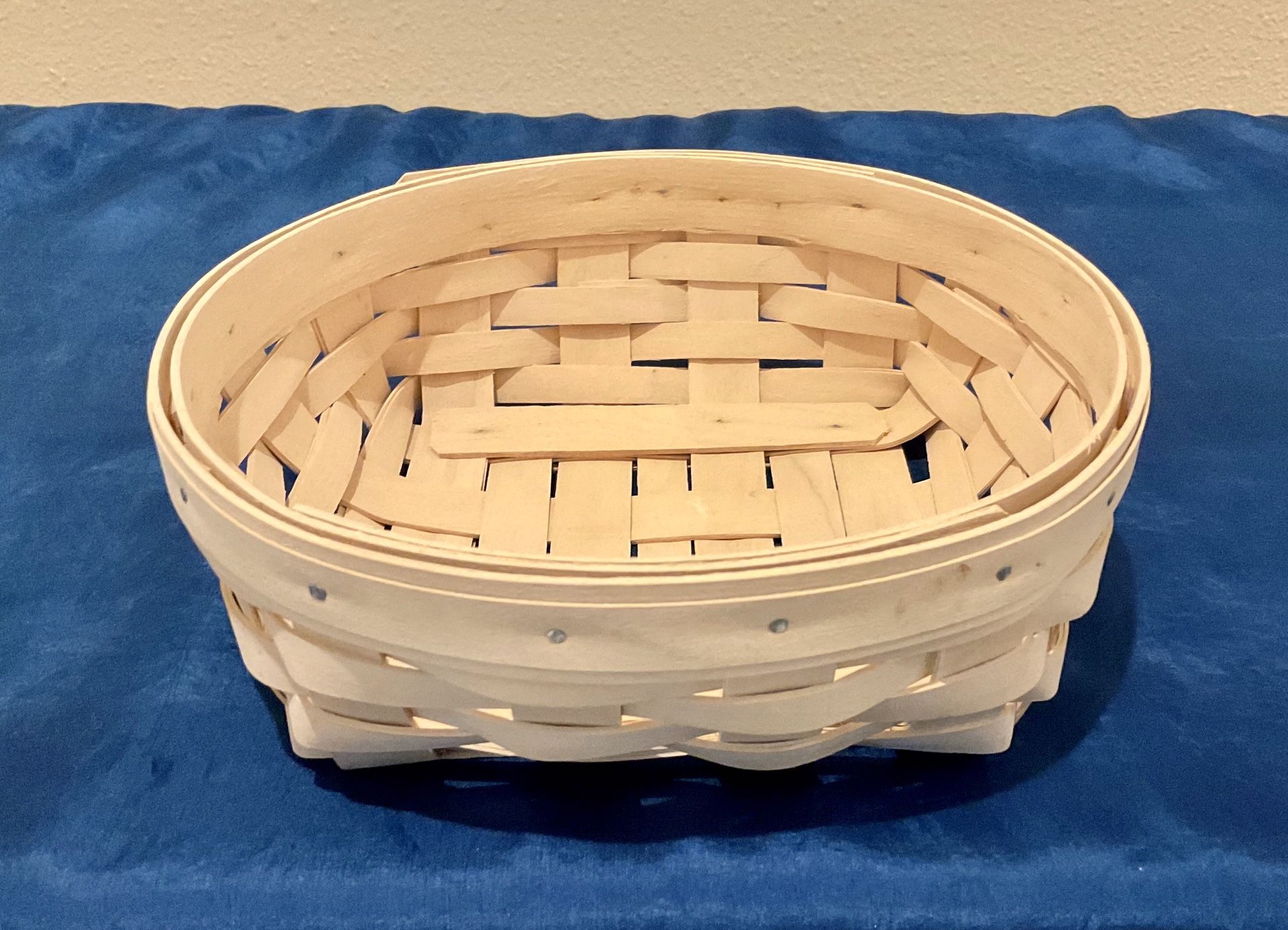 Vintage Longaberger Handwoven Round Basket 2001